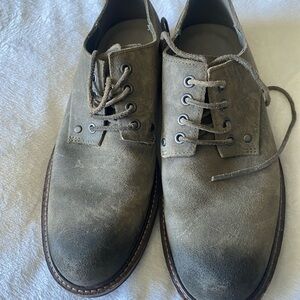 Ecco Green Oxfords with Classic Lace-Up Design